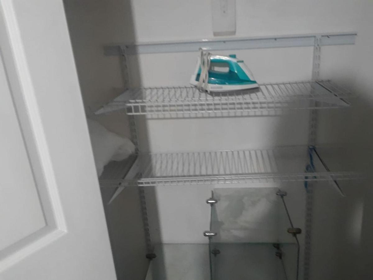 Snug Minimalist Full Bed With 50 Inch Smart Tv, Netflix, Airplay, Mini-Fridge, And 500 Mbps Wifi Near Fiu, Dolphin Mall, Airport Маями Екстериор снимка